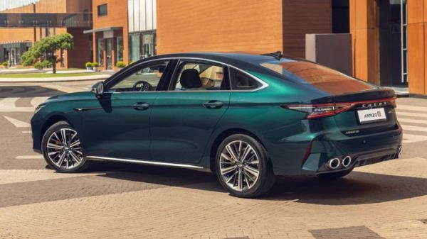 В России подешевел китайский аналог Toyota Camry от Chery. Сколько он стоит теперь