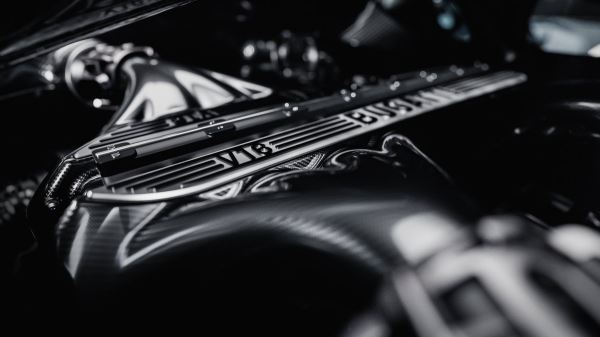 Босс Bugatti раскритиковал «турбогибриды» и рассказал о будущем фирмы