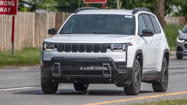 Шпионы раскрыли интерьер нового Jeep Cherokee