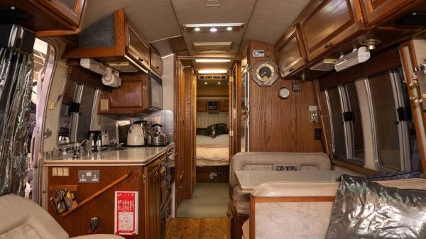 В Великобритании продают кемпер Airstream, простоявший 20 лет в сарае