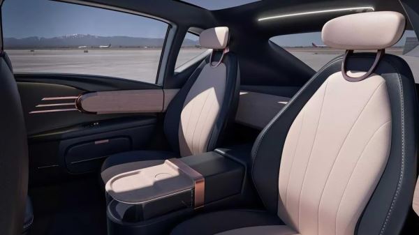 Ретроседан Dacora собирается конкурировать с Cadillac Celestiq