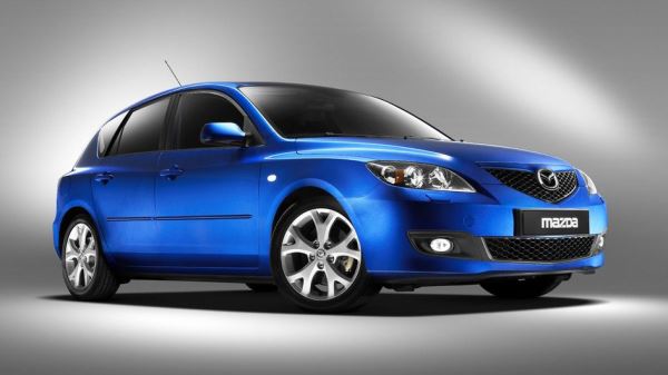 Названы шесть недостатков хетчбэка Mazda 3