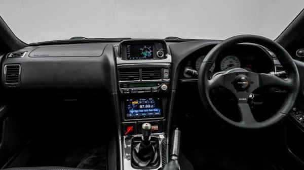 В Дубае продают уникальный Nissan Skyline GT-R. Таких построили всего 19