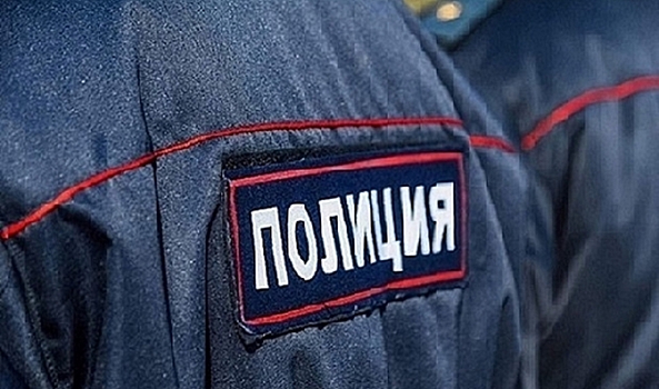 В Волгограде полицейские остановили автомобиль с подложными номерами