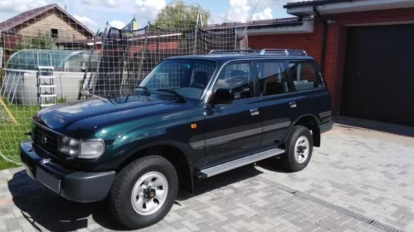 Ему 30 лет, а он как новый: в РФ продают Land Cruiser 80 без пробега