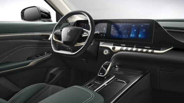 В России резко подешевели два китайских автомобиля. Теперь они стоят дешевле, чем в 2023 году