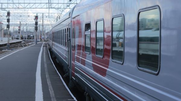 Обвал скалы в Туапсе задержал движение 10 поездов