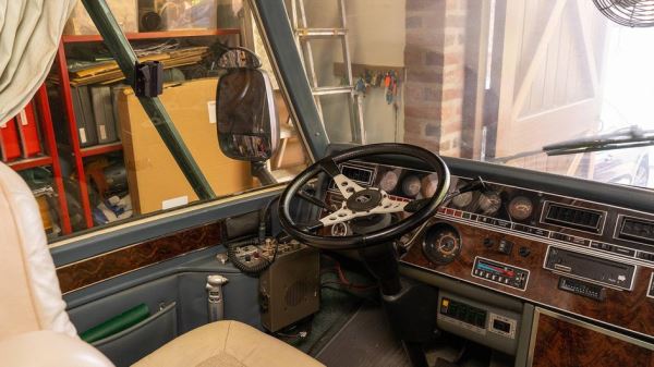 В Великобритании продают кемпер Airstream, простоявший 20 лет в сарае