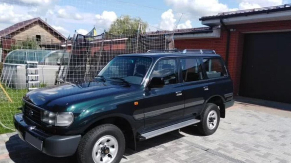 Ему 30 лет, а он как новый: в РФ продают Land Cruiser 80 без пробега