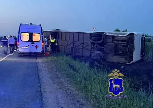 На трассе в Самарской области перевернулся автобус с пассажирами