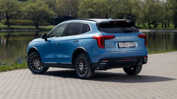 В России внезапно упали цены на самые популярные кроссоверы Haval. Сколько они стоят
