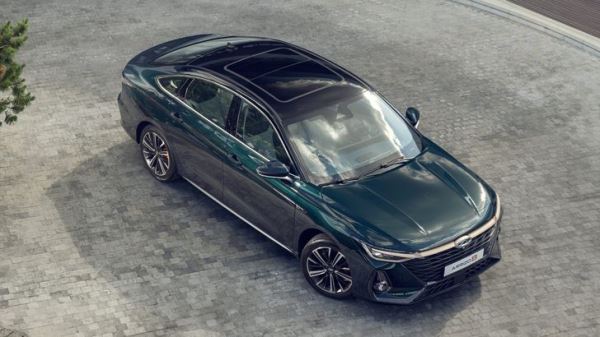 В России подешевел китайский аналог Toyota Camry от Chery. Сколько он стоит теперь