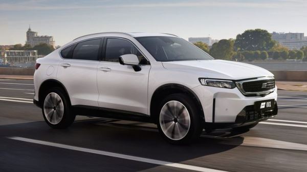 В России резко подешевел кроссовер-клон Geely Tugella. Сколько он стоит теперь