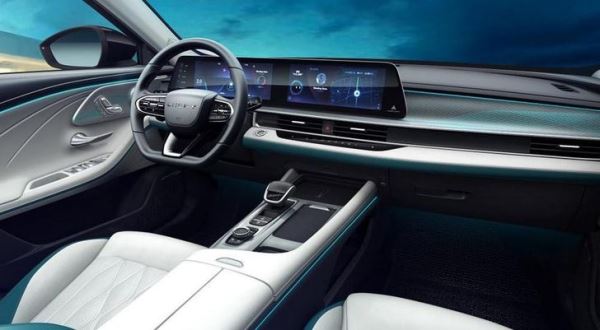 В России подешевел китайский аналог Toyota Camry от Chery. Сколько он стоит теперь