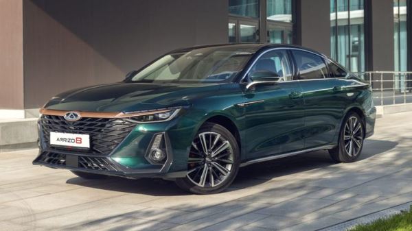 В России подешевел китайский аналог Toyota Camry от Chery. Сколько он стоит теперь
