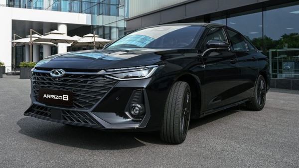 В России подешевел китайский аналог Toyota Camry от Chery. Сколько он стоит теперь