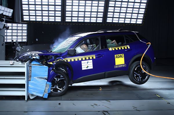 Одна звезда из пяти: Peugeot 2008 разочаровал на краш-тесте