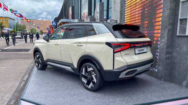 Мантуров рассказал, что думает о Lada Azimut