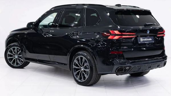 В России продают новый BMW X5 за 65 млн рублей, и вот почему
