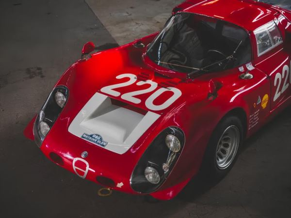 Гоночная Alfa Romeo T33/2 1968 года появится на аукционе