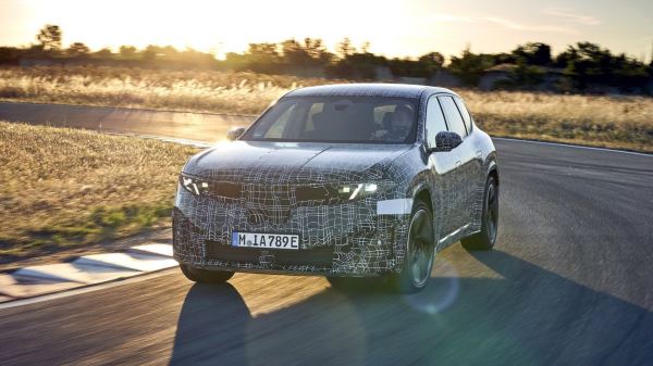 BMW научила машины самостоятельно включать поворотники