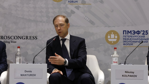 Мантуров: в РФ рассматривают разные варианты мер поддержки автопроизводителей