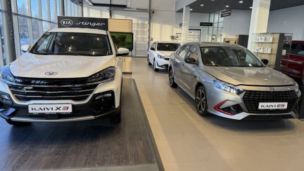 Дилеры завалены автомобилями: запасов хватит на нескольких месяцев продаж