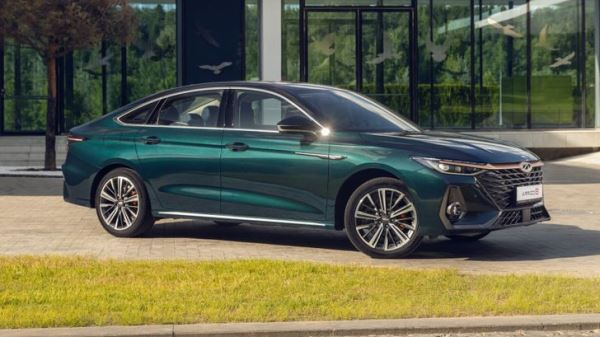 В России подешевел китайский аналог Toyota Camry от Chery. Сколько он стоит теперь