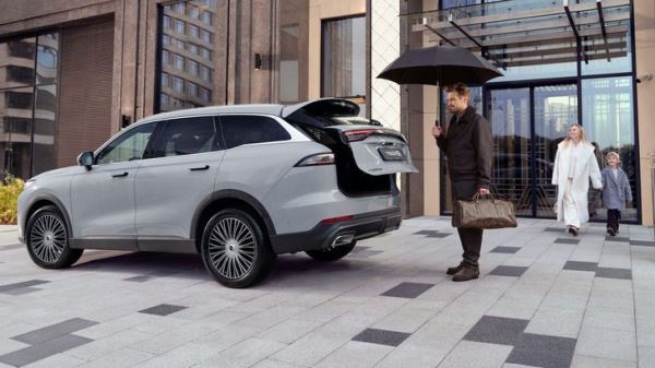 В России начались продажи семиместного кроссовера Chery российской сборки