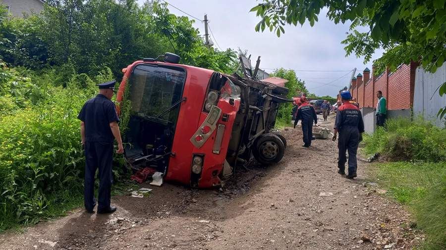 Семь детей пострадали при опрокидывании автобуса в Хабаровском крае