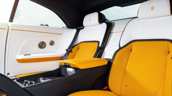 На что Rolls Royce тратит больше денег, выпуская столько же машин