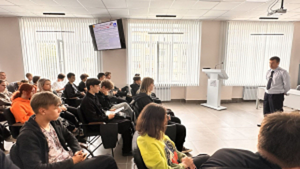 Сотрудники Госавтоинспекции по городу Донской Тульской области провели профилактические встречи с студентами