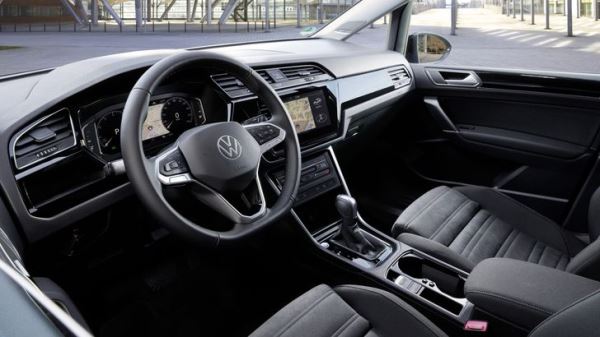 В Россию вернулся проверенный семиместный Volkswagen, который стоит дешевле «китайцев»
