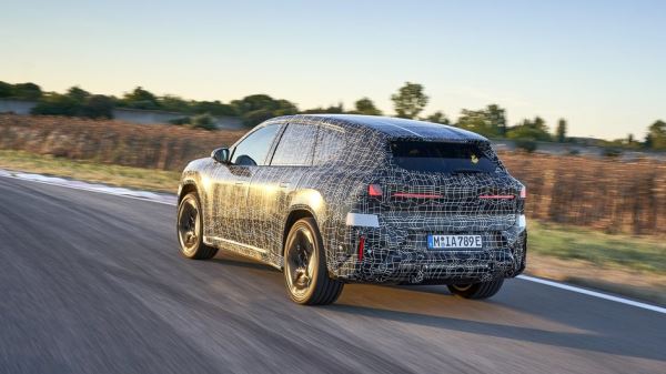 BMW научила машины самостоятельно включать поворотники