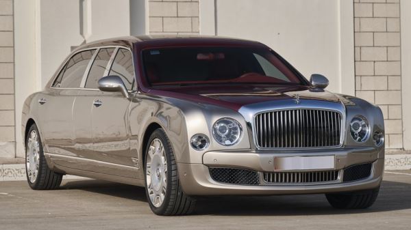 Один из 12 эпических лимузинов Bentley Mulsanne пустят с молотка