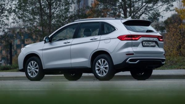 В России внезапно упали цены на самые популярные кроссоверы Haval. Сколько они стоят