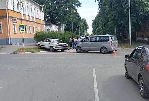 Пенсионер на «Волге» устроил ДТП в Семенове